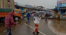 உதகையில் கொட்டித் தீா்த்த கனமழை