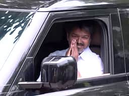 நாளை ஆளுநரைச் சந்திக்கிறார் விஜய்! ஆட்சியமைக்க உரிமை கோருகிறார்!