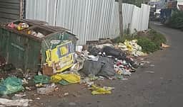 சாலையோரங்களில் கொட்டப்படும் குப்பைகளை அகற்றக் கோரிக்கை