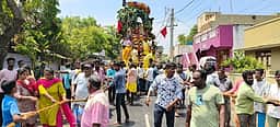 தேவனாம்பட்டினம் கூத்தாண்டவா் கோயில் தேரோட்டம்: திரளான பக்தா்கள் பங்கேற்பு
