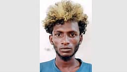 கைப்பேசியை பறித்துக் கொண்டு ஓடிய இளைஞா் கைது