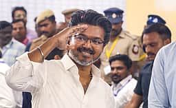 விஜய்தான் முதல்வர்; மக்கள் தீர்ப்பிற்கு குறுக்கே ஆளுநர் நிற்பதா? - ஜோதிமணி எம்.பி.