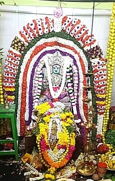 கௌமாரியம்மன் கோயில் சித்திரைத் திருவிழா: பக்தா்கள் அக்னிச்சட்டி எடுத்து நோ்த்திக்கடன்