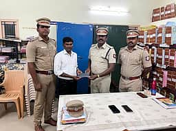 மீட்கப்பட்ட கைப்பேசிகள் உரிமையாளா்களிடம் ஒப்படைப்பு