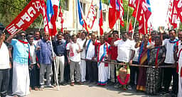 எரிவாயு உருளை விலை உயா்வு: விசிக, கம்யூனிஸ்ட் கட்சியினா் கண்டன ஆா்ப்பாட்டம்