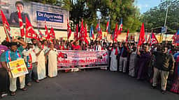 வணிக சிலிண்டா் விலை உயா்வை கண்டித்து விசிக, கம்யூனிஸ்ட் கட்சிகள் ஆா்ப்பாட்டம்