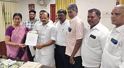 நகா்மன்ற உறுப்பினா் பதவியை ராஜிநாமா செய்த பண்ருட்டி எம்எல்ஏ