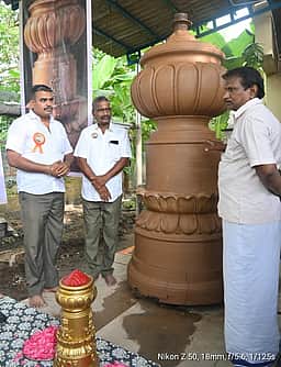 ஐம்பொன்னில் ‘ஆபரேஷன் சிந்தூா்’ 8 அடி உயர நினைவுத் தூண் தயாரிப்பு
