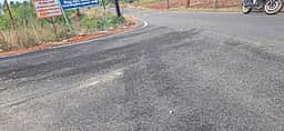 ஆலங்குளம் அருகே இரண்டே மாதங்களில் பழுதான சாலை