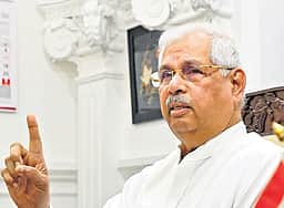 பெரும்பான்மை இல்லாமல் ஆட்சி அமைக்க அழைக்க முடியாது : ஆளுநர் அர்லேகர்