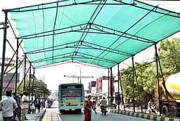 வெயிலின் தாக்கத்தை சமாளிக்க பசுமை பந்தல் அமைப்பு