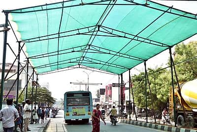வெயிலின் தாக்கத்தை சமாளிக்க பசுமை பந்தல் அமைப்பு
