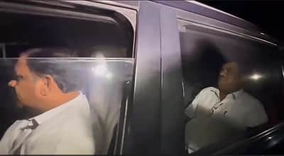 தமிழக அரசியலில் அடுத்தடுத்த பரபரப்பு... புதுச்சேரி தனியார் விடுதியில் அதிமுக எம்.எல்.ஏ-க்கள்!
