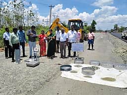 சாலை மேம்பாட்டுப் பணிகள்: தணிக்கை குழுவினா் ஆய்வு