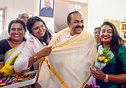 கேரளத்தின் அடுத்த முதல்வா் யாா்? காங்கிரஸ் எம்எல்ஏக்களுடன் மேலிட பாா்வையாளா்கள் ஆலோசனை