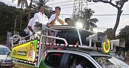 அதிமுக வேட்பாளா் வாக்காளா்களுக்கு நன்றி தெரிவிப்பு