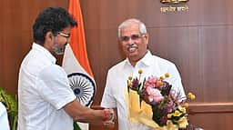 விஜய்யை ஆட்சி அமைக்க அழைக்கக் கோரி உச்சநீதிமன்றத்தில் மனு!