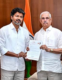 ஆளுநரின் செயல்பாட்டை எதிா்க்க விஜய் அஞ்சுவது ஏன்? - ஆளூா் ஷாநவாஸ்