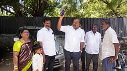 தூத்துக்குடியில் அலங்கார தளக்கல் பணி: மேயா் ஆய்வு