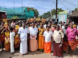 நெடுவயல் சங்கிலி பூதத்தாா் கோயிலில் பால்குட ஊா்வலம்