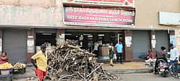 எரிவாயு உருளை விலை அதிகரிப்பால் விறகு அடுப்புக்கு மாறி வரும் உணவகங்கள்