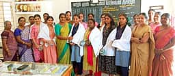 திருச்செந்தூா் அரசுப் பள்ளி மாணவிகள் சாதனை