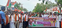 ஆளுநரைக் கண்டித்து காங்கிரஸ் ஆா்ப்பாட்டம்
