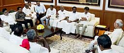 ஆளுநர் மாளிகையில் விஜய்!