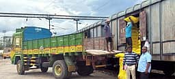 கடலூா் மாவட்டத்துக்கு ரயில் மூலம் 1,228 மெ.டன் யூரியா வருகை