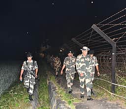மேற்கு வங்க எல்லையில் ரூ. 17 கோடிக்கும் அதிகமான கடத்தல் தங்கக் கட்டிகளுடன் வங்கதேச நபர் கைது!  