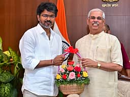 ஆளுநருடனான சந்திப்பு முடிந்தது: பட்டினப்பாக்கம் திரும்பிய விஜய்! 