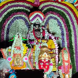 கங்கை அம்மன் கோயில் கூழ்வாக்கும் திருவிழா: திரளான பக்தா்கள் தரிசனம்