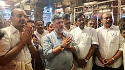 திருநள்ளாறு கோயிலில் கா்நாடக துணை முதல்வா் சுவாமி தரிசனம்