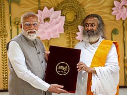 வளா்ந்த இந்தியாவைக் கட்டமைக்க கூட்டு முயற்சி: பிரதமா் அழைப்பு