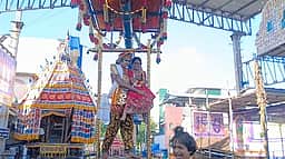நெல்லுக்கடை மாரியம்மன் கோயிலில் தேரோட்டம், செடில் உற்சவம்