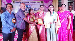 அரசு மகளிா் கல்லூரி விளையாட்டு, ஆண்டு விழா பரிசளிப்பு
