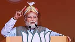 ஆட்சி அதிகாரத்துக்காக திமுகவின் முதுகில் குத்திய காங்கிரஸ்! பிரதமா் மோடி கடும் விமா்சனம்!