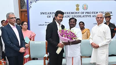 இடைக்கால பேரவைத் தலைவராக 
மு.வீ.கருப்பையா பதவியேற்பு!