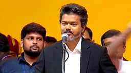 கோட் சூட் அணிந்து பதவியேற்ற முதல் முதல்வர்!