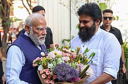பவன் கல்யாணை நேரில் சென்று நலம் விசாரித்த பிரதமர் மோடி!