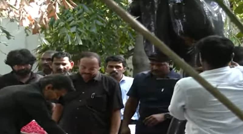 பெரியார் சிலைக்கு மரியாதை செலுத்திய முதல்வர் விஜய்.