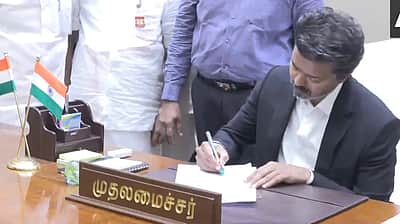 தலைமைச் செயலகத்தில் முதல்வர் விஜய்! மக்கள் ஆரவாரம்