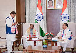 அஸ்ஸாம் முதல்வராக ஹிமந்த விஸ்வ சா்மா மீண்டும் தோ்வு!
நாளை பதவியேற்பு!!