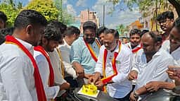 வேலூரில் தவெகவினா் கொண்டாட்டம்!