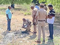 கிருஷ்ணகிரி அருகே எரிந்த நிலையில் இரு இளைஞா்களின் சடலங்கள் மீட்பு