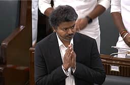 சட்டப்பேரவைக்கும் கோட்-சூட்டில் வந்த முதல்வர் ஜோசப் விஜய்!