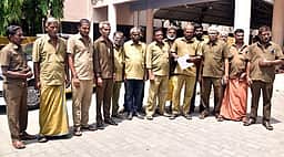 பேருந்து நிலையத்தில் ஆட்டோ நிறுத்த அனுமதிக்க வேண்டும்! மாவட்ட ஆட்சியா் அலுவலகத்தில் ஓட்டுநா்கள் மனு!