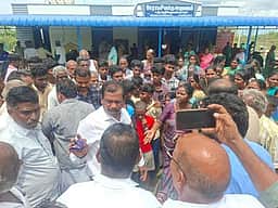 சிப்காட் ஆய்வுக்குச் சென்ற அதிகாரிகள் சிறைப்பிடிப்பு! வேதாரண்யம் அருகே பரபரப்பு!