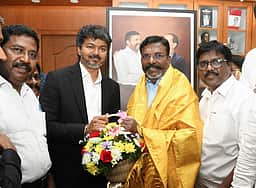 திருமாவளவனிடம் வாழ்த்து பெற்ற முதல்வர் விஜய்!