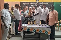 பேட்டை பள்ளியில் பாராட்டு விழா
